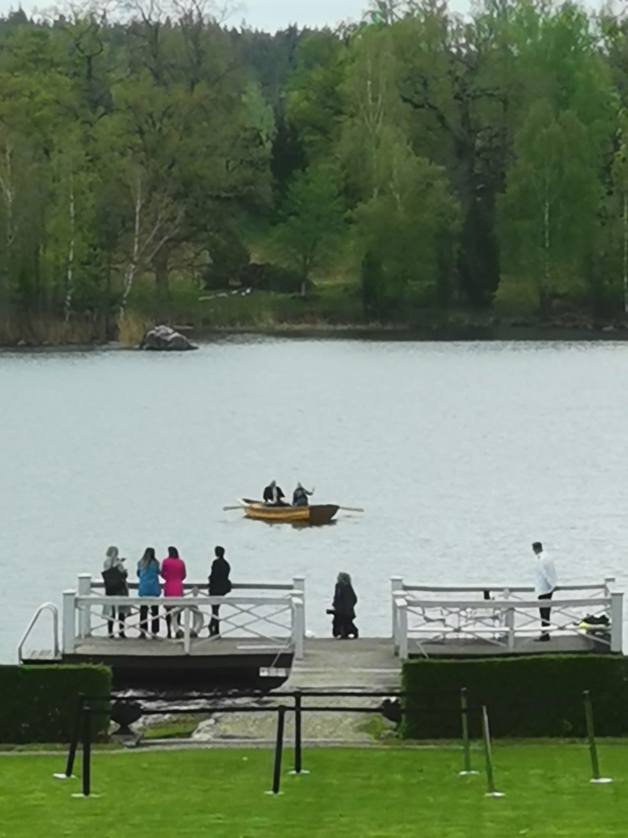 JudithMGough's tweet image. That moment when your visiting Prime Minister escapes his officials!  #PMVisit #Harpsund 🇬🇧 🇸🇪