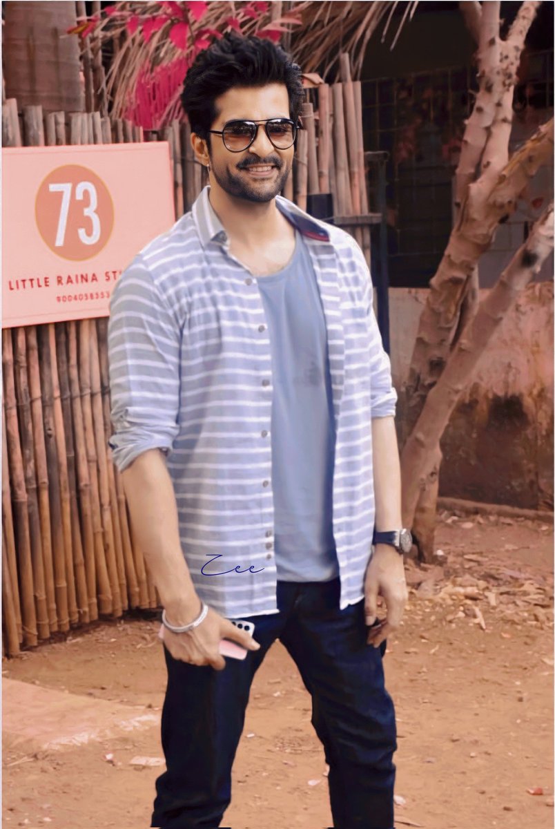 ZkTJ3's tweet photo. Smiling Baptu ✨Perfect Accessory @RaQesh19 

#RaqeshBapat https://t.co/1oMU4CA7pe