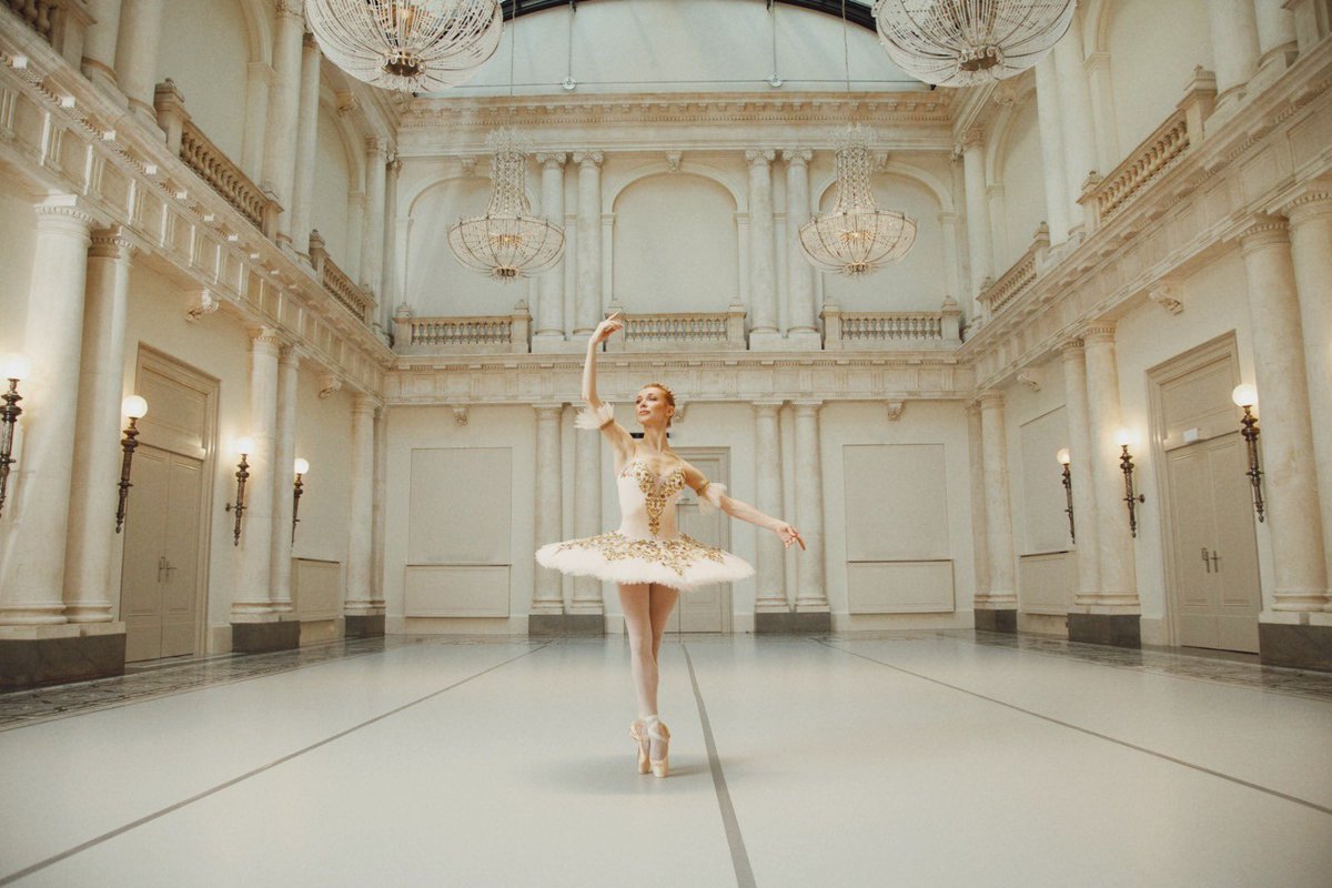 iana_salenko's tweet photo. My dance master class https://t.co/WqvB6TKySt https://t.co/vnbUv3ZWA9