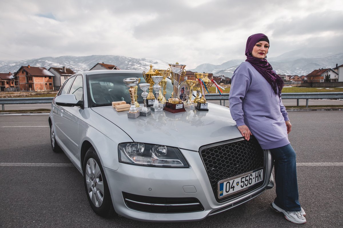 ©Elmedina Arapi 
Blerta Bytyqi - kampione e garave automobilistike

Blerta Bytyqi - otomobil yarışlarının şampiyonu