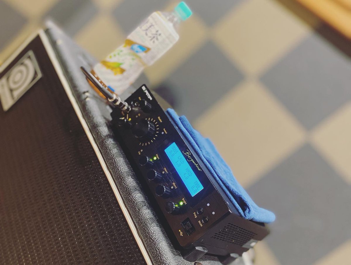 SERINA_bassist's tweet photo. リハーサル😎🎸✨
こないだのワンマンから新しい音を導入しました!
新機材のおかげで再現度も幅も広がったので、ライブでよく聴いててね(´-`)oO🔥
#mercuryflanger
#caj #loopandlinkb
#bergantino
#customaudiojapan https://t.co/EAgZzI2Lhv