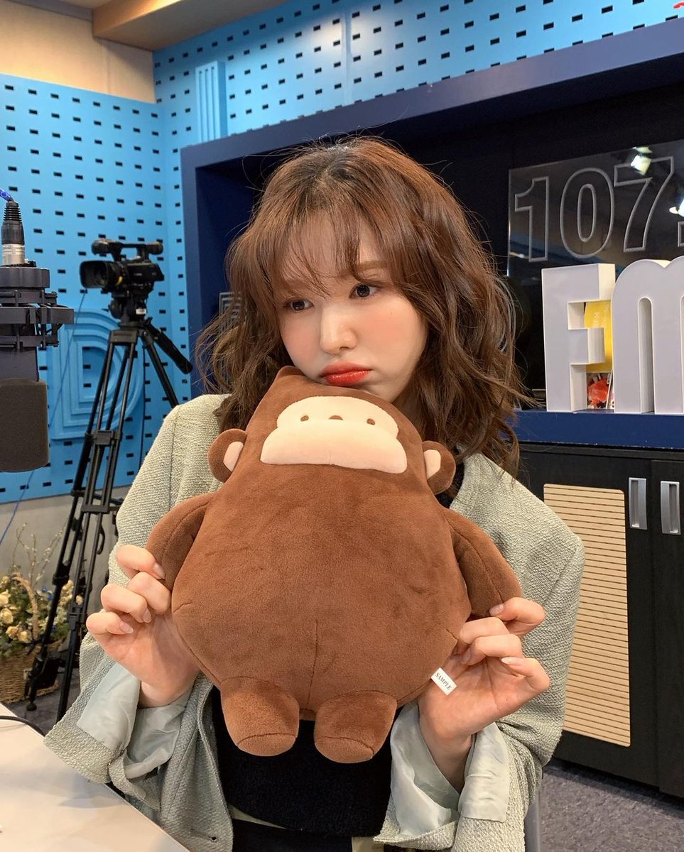 wandj221's tweet photo. 220511 sbsyoungstreet insta update with #WENDY 💙

Isn't Youngstreet full of energy! from the opening today?😆
Come to Youngstreet to see cute WanD's pictures and see moving WanD💙

If you come to the #viewableradio, you can see WanD📸🤩 https://t.co/cgF7diPwKD