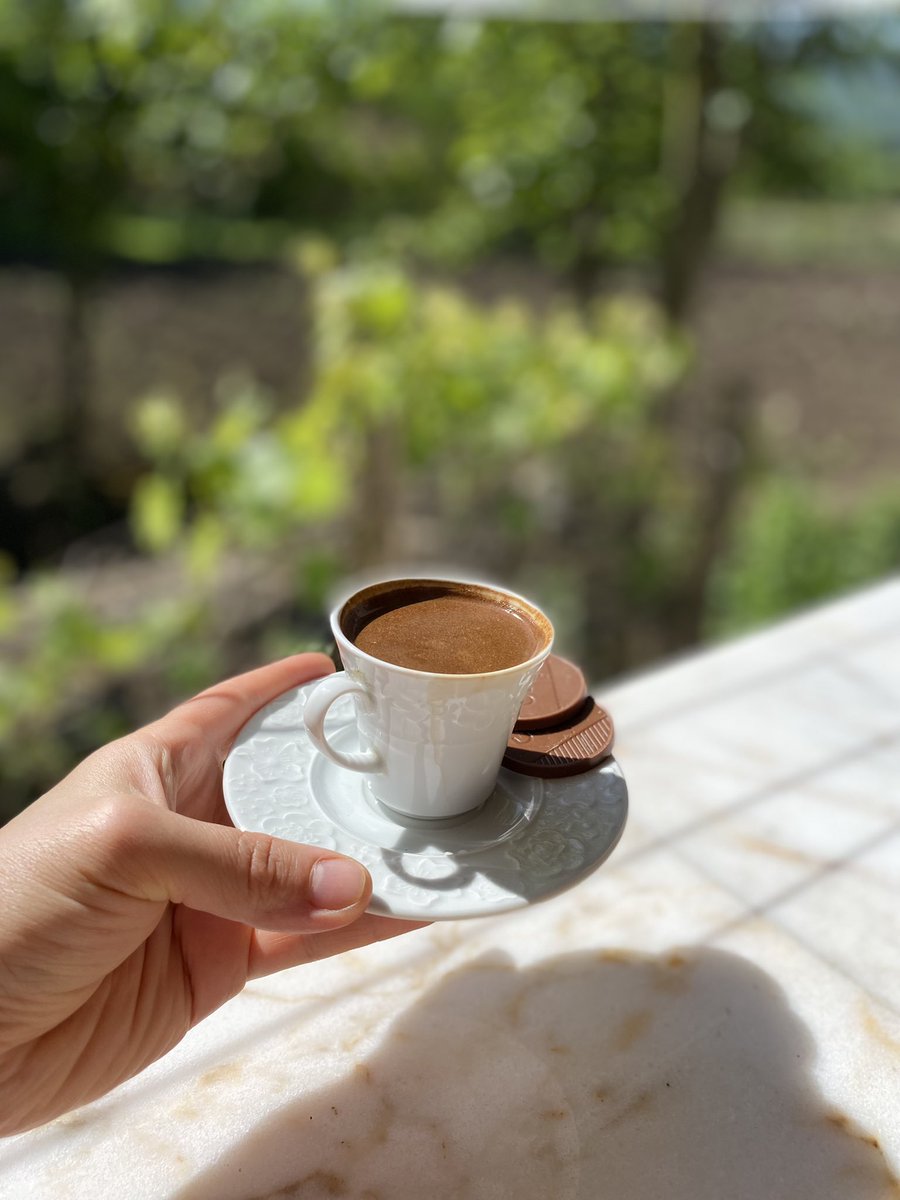 nesliiclk's tweet photo. Sonra oturup düşündüm hayat pahalı insanlar çok zorken koy kahveni iç gitsin öylede olcak olan oluyor böylede… https://t.co/qnnhfn5LX3