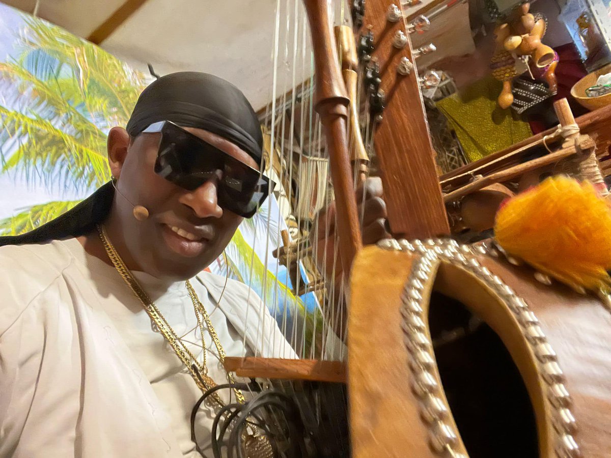 VPArtistesProd's tweet photo. Le grand artiste international 
@nfalykouyate
 rejoint officiellement les artistes de 
@VPArtistesProd
.  nous sommes vraiment très honorés. 
#NFalyKouyaté #Booking #freewater #Tournée2022 #TikenJahFakoly #VoxPopArtistes #DafarayePMEA 
#eaubiencommun #Occitanie #worldmusic #Kora https://t.co/Nyvf3VPdER