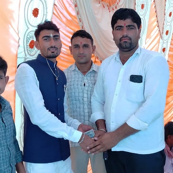 siyag_tajaram's tweet photo. आज #गुड़ामलानी के #खडाली मैं प्रताआनी पंवार परिवार मे आरएलपी के मजबूत साथी ओमप्रकाश विश्नोई के शादी समारोह में भाग लेकर वैवाहिक जीवन की शुभकामनाएं प्रेषित की।#TeamRLPGudamalani #Khadali https://t.co/t7UFDlVEP2