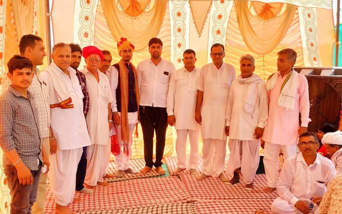 siyag_tajaram's tweet photo. आज #गुड़ामलानी के #खडाली मैं प्रताआनी पंवार परिवार मे आरएलपी के मजबूत साथी ओमप्रकाश विश्नोई के शादी समारोह में भाग लेकर वैवाहिक जीवन की शुभकामनाएं प्रेषित की।#TeamRLPGudamalani #Khadali https://t.co/t7UFDlVEP2