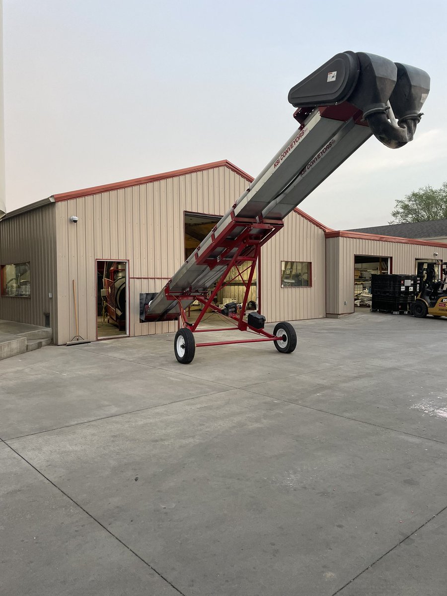 PedersonSeed's tweet photo. @shanebbishop @PedersonSeed2 One for corn and one for beans https://t.co/EdqYm4yLIV