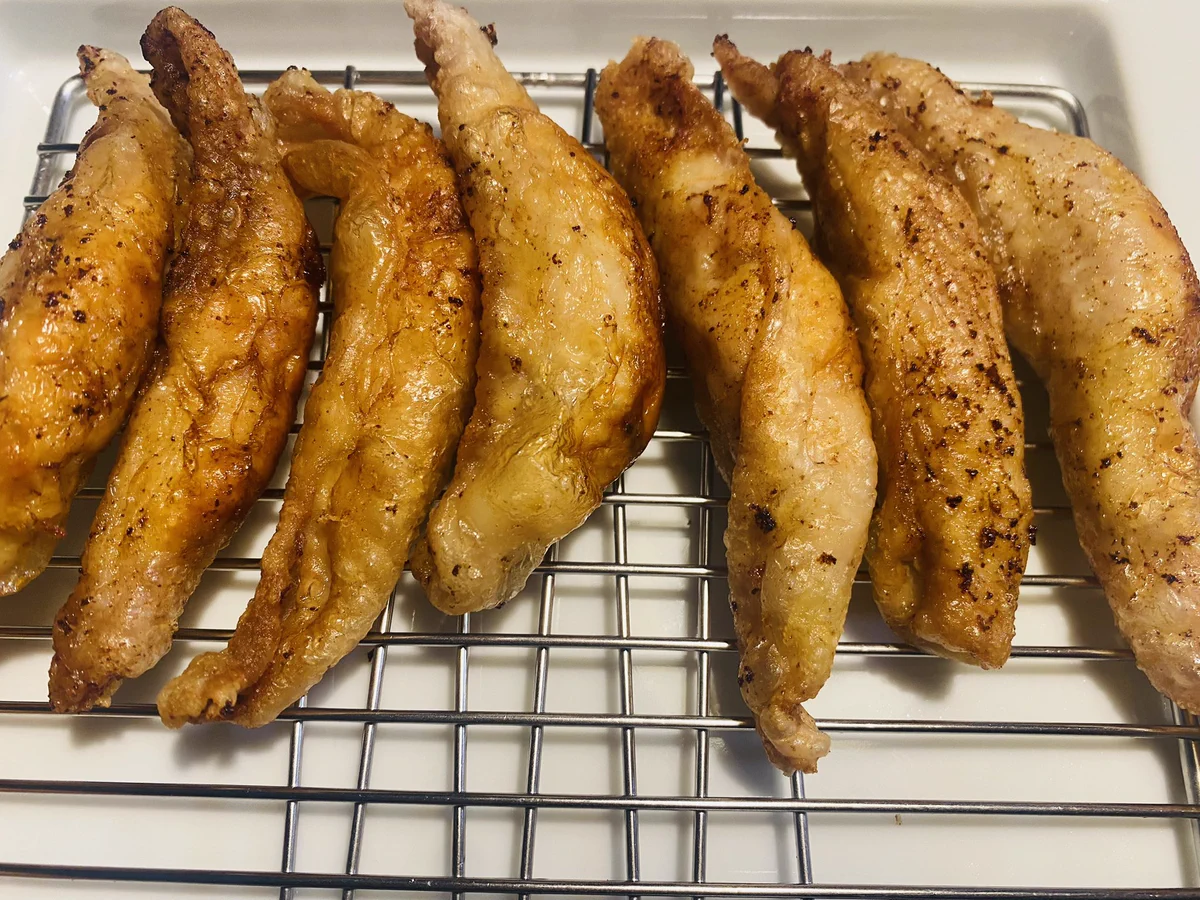 業務スーパーで買える！「鶏皮餃子」が何個でも食べれちゃうおいしさ！