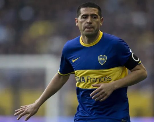 marto_m3's tweet photo. Hoy hace 8 años (11/05/2014) jugaba su ultimo partido en #Boca 🇦🇷JUAN ROMAN RIQUELME. Fue victoria 3-1 vs #Lanus en la #Bombonera por #Final2014. En Boca (Entre 1996-2014) jugo 388 Partidos Ofic. (G203-E106-P79) - 92 Goles - 11 Títulos. / #MartoRetiro - 🎥https://t.co/f0GMakVHJo https://t.co/YmibqtzKTM