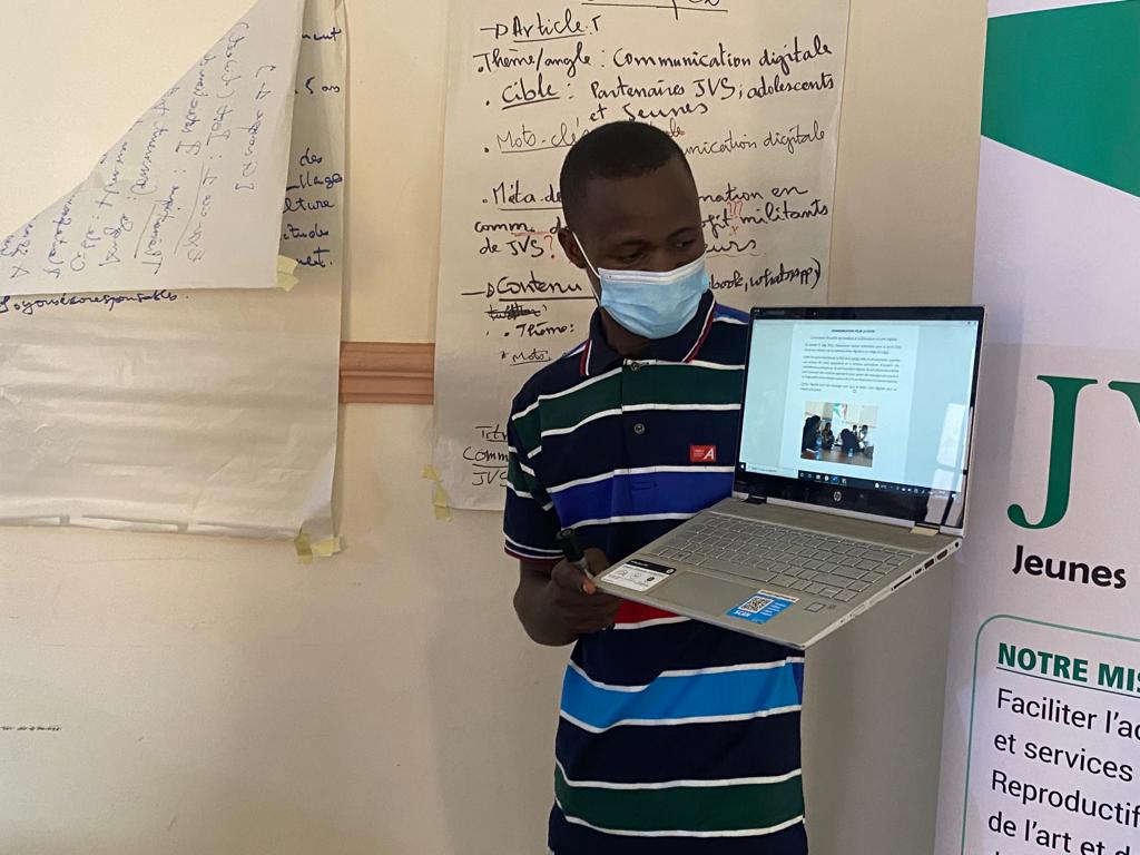JVSAssociation's tweet photo. Avec l'appui technique de @Intside, nous avons renforcé les capacités de nos membres et de certaines #OSC jeunes partenaires en communication digitale. Avec les modules développés, ils peuvent désormais créer des contenus digitaux à impact et interagir efficacement.
#tech #SDSR https://t.co/C92OmU7Qiw