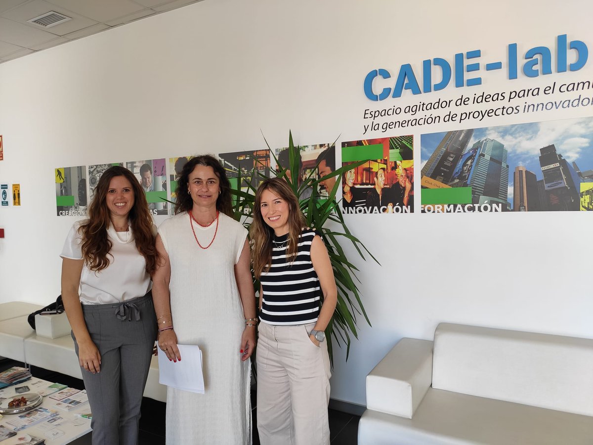 cadehuelva's tweet photo. Damos la bienvenida a las instalaciones del #CADEHUELVA a dos  jóvenes empresarias con excelente cualificación y gran trayectoria profesional. El #marketingdigital es su actividad principal, @cin_tinez  y  @asamgo_socialm   Bienvenidas!!!
#EmprendeAND
#territorioemprende https://t.co/GZtGXynSDx