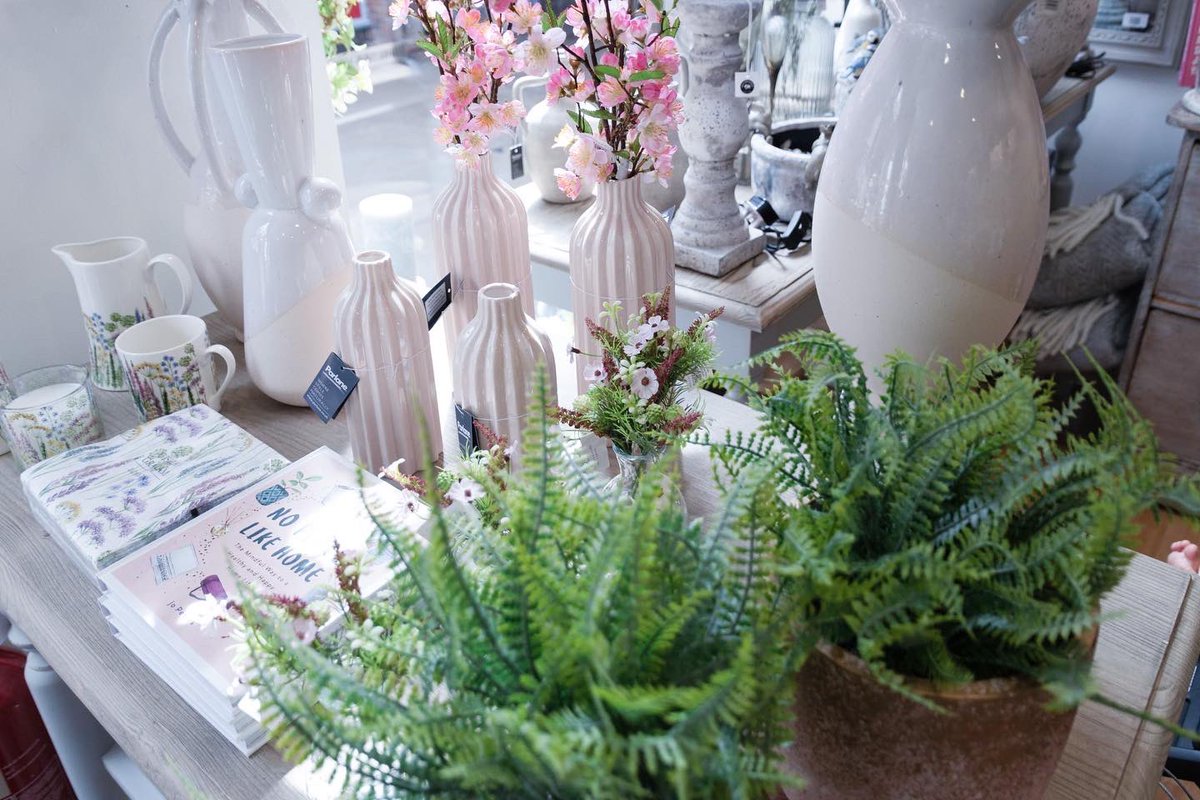 CornucopiaWorc1's tweet photo. I think we may have jinxed the weather since our last post! But we’re holding out for the sunshine and are a little bit obsessed with the touches of pink, ideal for Spring / Summer interiors

#WorcestershireHour https://t.co/ZaOw3dImuT