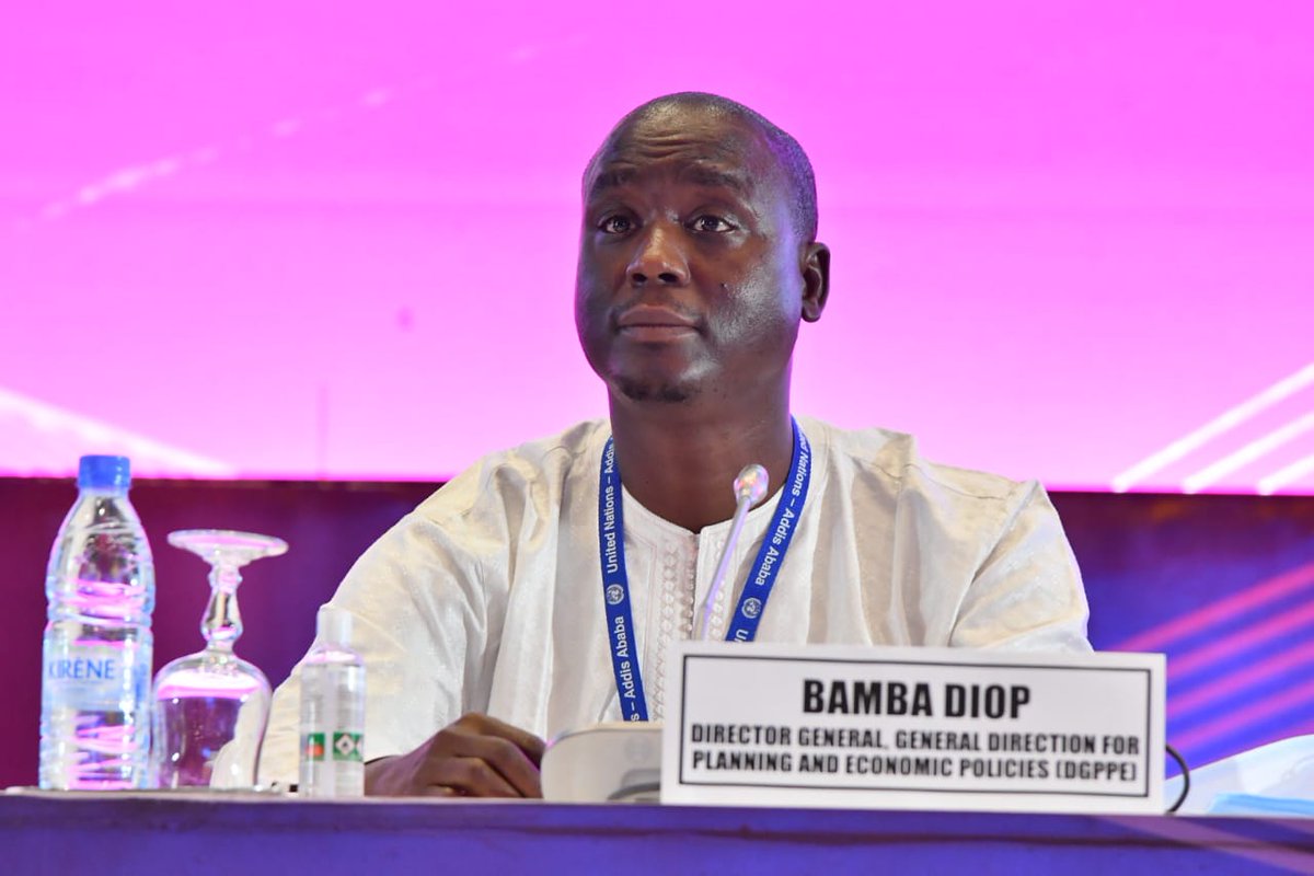 ECA_OFFICIAL's tweet photo. #Senegal takes over from #EquatorialGuinea as new @ECA_OFFICIAL #CoMBureau Chair. 🇬🇶Amb @ObamaCrisantos hands the baton to Senegal's #BambaDiop #DGPPE
#CoM202 Bureau:
Chair - 🇸🇳Senegal
1st Vice-Chair - 🇲🇬Madagascar
2nd Vice-Chair - 🇿🇼Zimbabwe
Raporteur - 🇬🇶EquatorialGuinea https://t.co/3pGUCLqzv1