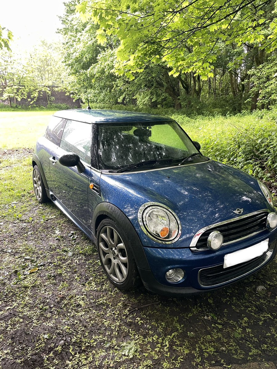 SaferParksTeam's tweet photo. It is not OK to use our city's green spaces as a car park! The driver has been reported. #GroveStreetOpenSpace https://t.co/StN8Bo1uks