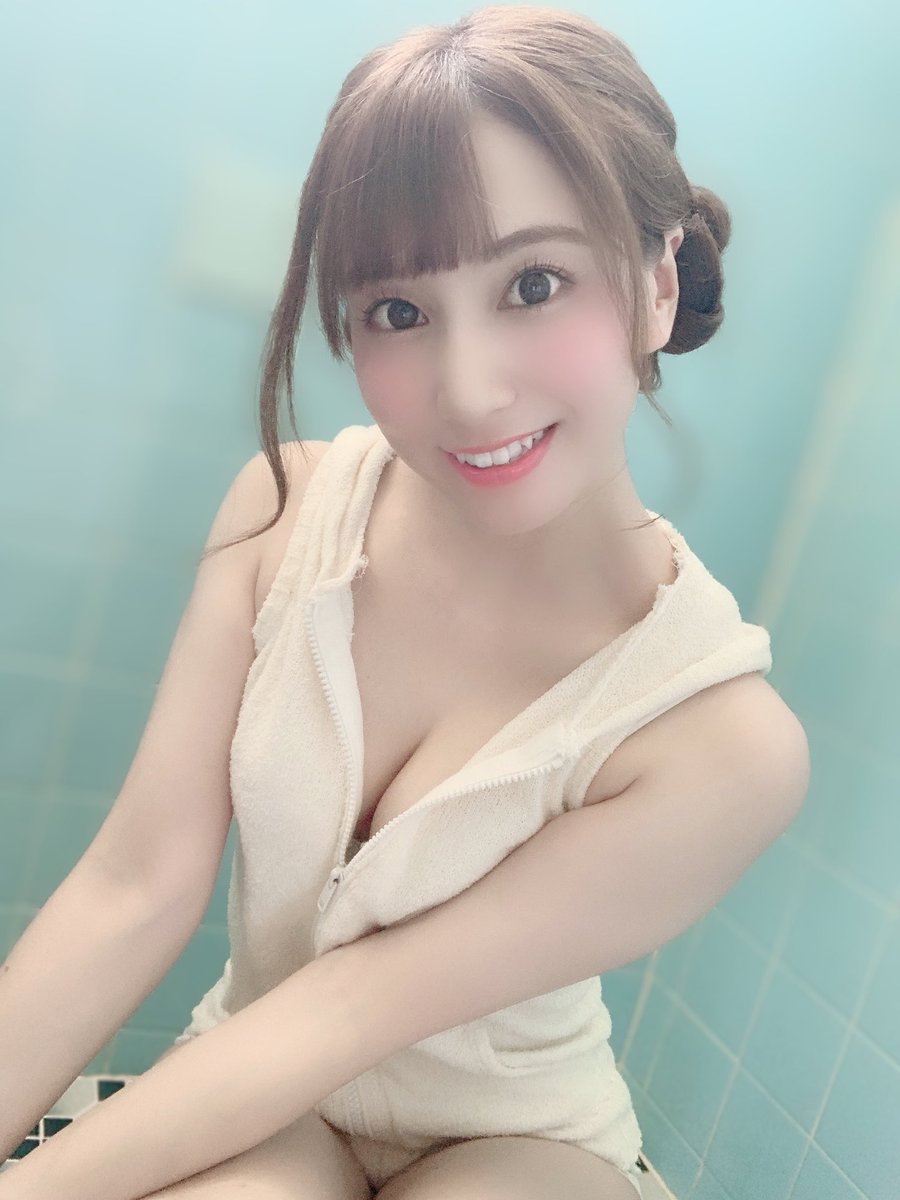 5月の初川みなみズームサイン会が
決定しました🎉

5/23(月)19:00〜順番にスタートします🥰

ぜひこの機会にはっつ組の一員になって
くれたら嬉しいなぁ💓💓待ってます😉

こちらから👉 fantia.jp/fanclubs/366259