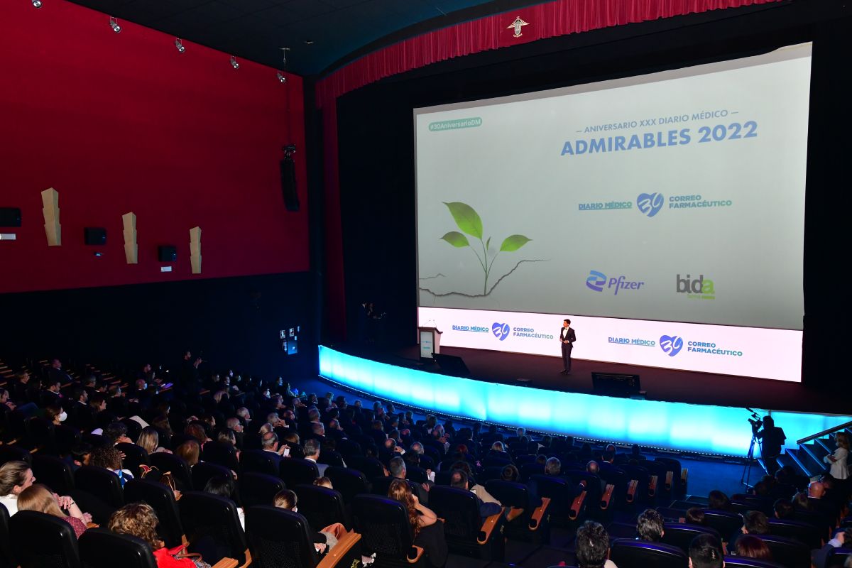 Ayer celebramos #30AniversarioDM con <a href="/CarolinaDarias/">Carolina Darias</a> <a href="/anapastorjulian/">Ana Pastor Julián</a> <a href="/eruizescudero/">Enrique Ruiz Escudero</a>
<a href="/RpesqueraSanid1/">Raúl Pesquera</a> y una larga representación de las miles de personas que nos habéis prestado vuestra constante ayuda estos 30 años. 

¡Gracias por haber estado siempre al otro lado del teléfono!