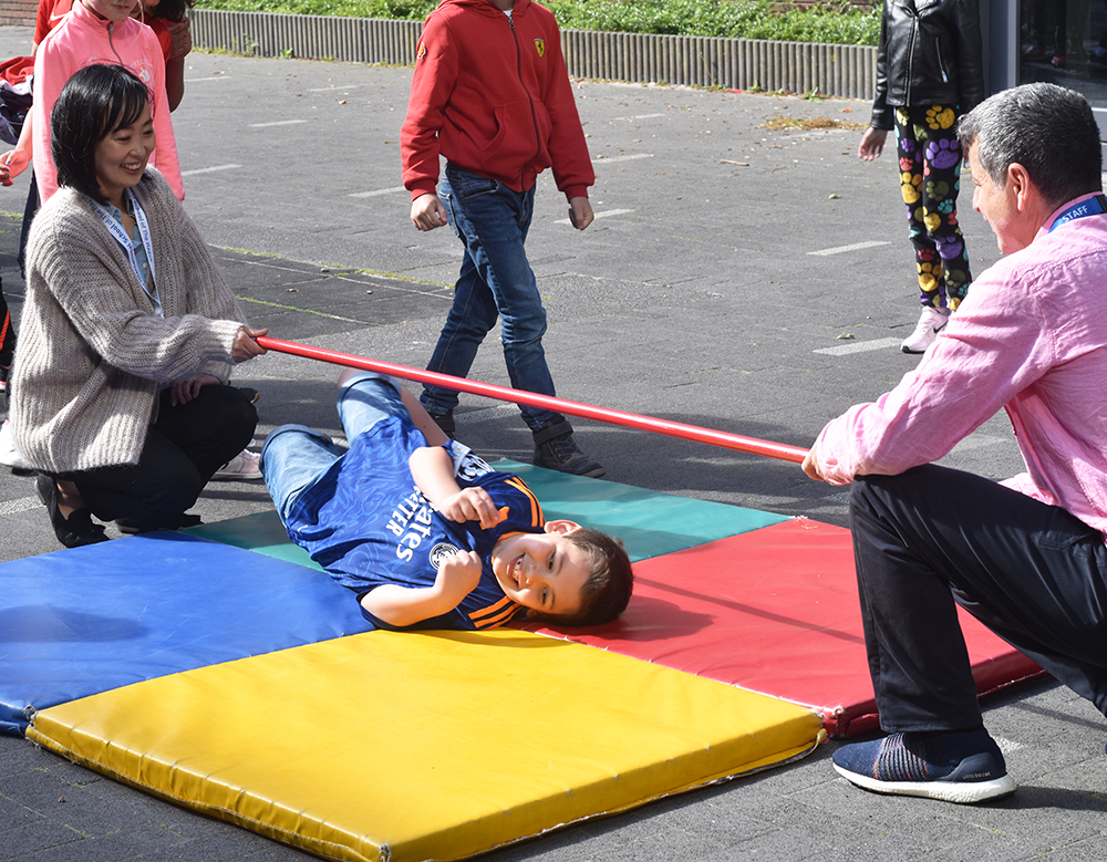 ishthehaguenl's tweet photo. Primary children came up with inventive ways of navigating the limbo activity that was set up in the playground accompanied by sunshine, music and snacks for wonderful Wednesdays. Thank you parents for helping! #scenesfromISH #ISHprimary #wonderfulwednesdays #howlowcanyougo https://t.co/ku3X2gC8Ev