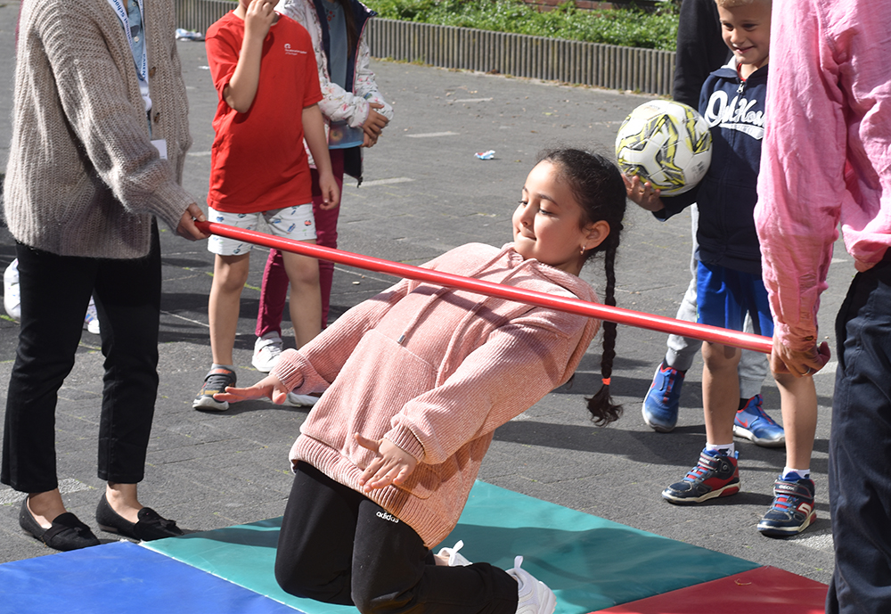 ishthehaguenl's tweet photo. Primary children came up with inventive ways of navigating the limbo activity that was set up in the playground accompanied by sunshine, music and snacks for wonderful Wednesdays. Thank you parents for helping! #scenesfromISH #ISHprimary #wonderfulwednesdays #howlowcanyougo https://t.co/ku3X2gC8Ev