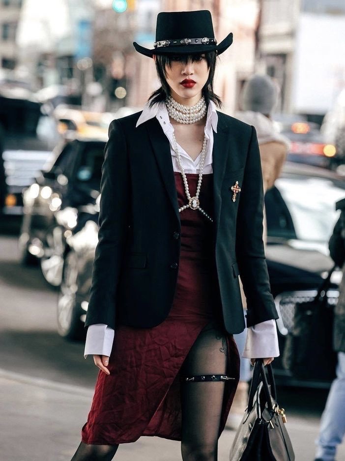it’s always a good moment to appreciate sora choi’s style