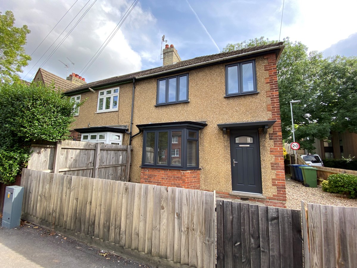 VincentShawRes's tweet photo. 🔴#Student rentals with 4 beds available on #HistonRoad #SturtonStreet #RossStreet and #ColdhamsLane

Contact us on 01223 243900 for viewings. #studentrentals #students #property #rentals #Cambridge 👨‍🎓📚🖊️ https://t.co/vSsjixcWMs