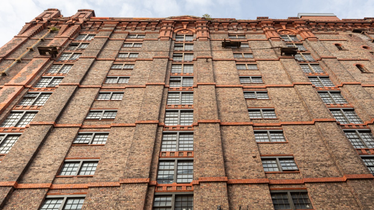 Icon of style: the largest brick-built warehouse to this day and Liverpool’s largest listed building- Tobacco Warehouse stands proudly beside Stanley Dock, facing Liverpool’s destination <a href="/TitanicHotelLiv/">Titanic Hotel Liverpool</a> 
#StanleyDockLiverpool #Loftstyle #IndustrialDesign #HistoricHomes #NewHomes