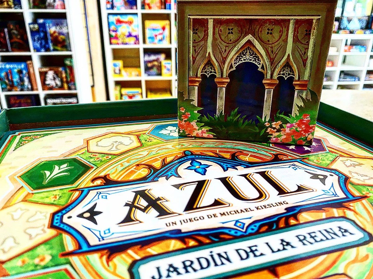 ludosaurus_vlc's tweet photo. Con un 83% de los votos a su favor el nuevo juego de la Estantería de Alquiler de Ludosaurus es… ¡¡el Azul Jardín de la Reina de @Asmodee_Spain!!
Al final ha ganado el coche nuevo al clásico incombustible 😄
A partir de mañana ya podéis alquilarlo en #Ludosaurus 😊🦕 https://t.co/Rawva6IKDe