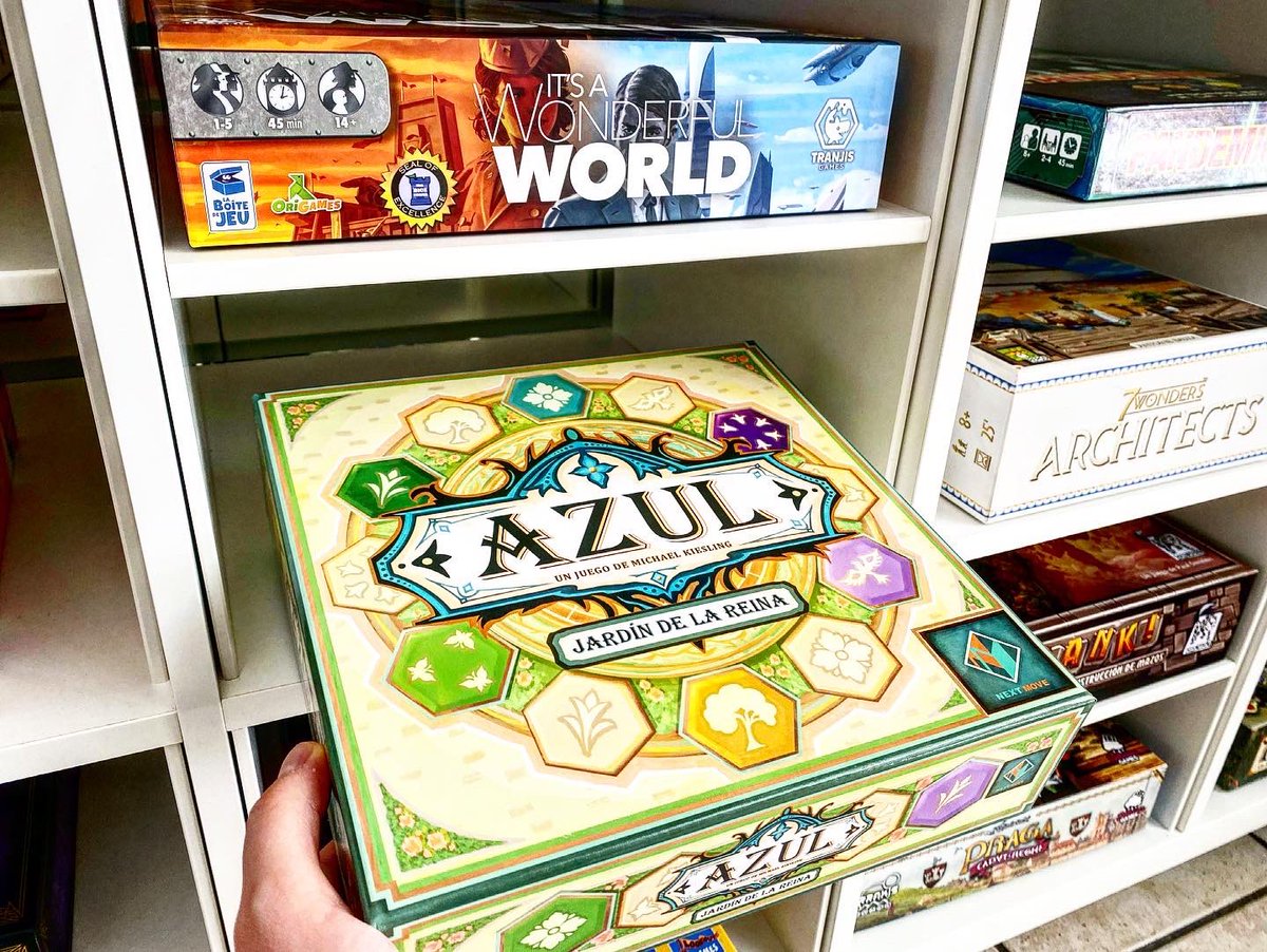 ludosaurus_vlc's tweet photo. Con un 83% de los votos a su favor el nuevo juego de la Estantería de Alquiler de Ludosaurus es… ¡¡el Azul Jardín de la Reina de @Asmodee_Spain!!
Al final ha ganado el coche nuevo al clásico incombustible 😄
A partir de mañana ya podéis alquilarlo en #Ludosaurus 😊🦕 https://t.co/Rawva6IKDe