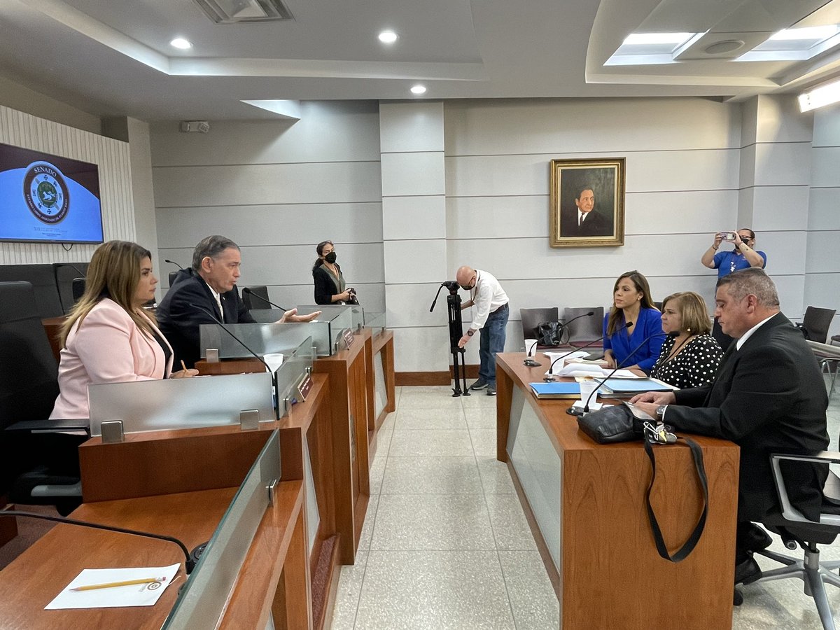neumannsj's tweet photo. Vista de la Comisión de Seguridad Pública y Asuntos del Veterano del Senado De Puerto Rico que presido que investiga el funcionamiento y efectividad del sistema de supervisión electrónica del Programa de Servicios con Antelación al Juicio. https://t.co/XScuwHTMLP