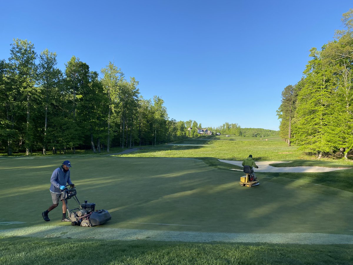 rholbrook89's tweet photo. Day 3 of mow/roll.  Greens should be 🔥 for member-member this weekend.  Just need that rain to avoid us later in the week to keep this up🤞. https://t.co/k2zfR5emyp