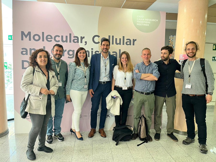 CNIOStopCancer's tweet photo. 🎶 🎸 👩‍🎤 Friends will be friends ... and top scientists...
Thank you for these wonderful days #CFM_AGING22 
🔵 Molecular, Cellular and Organismal Drivers of Aging https://t.co/z7MSitEiIZ