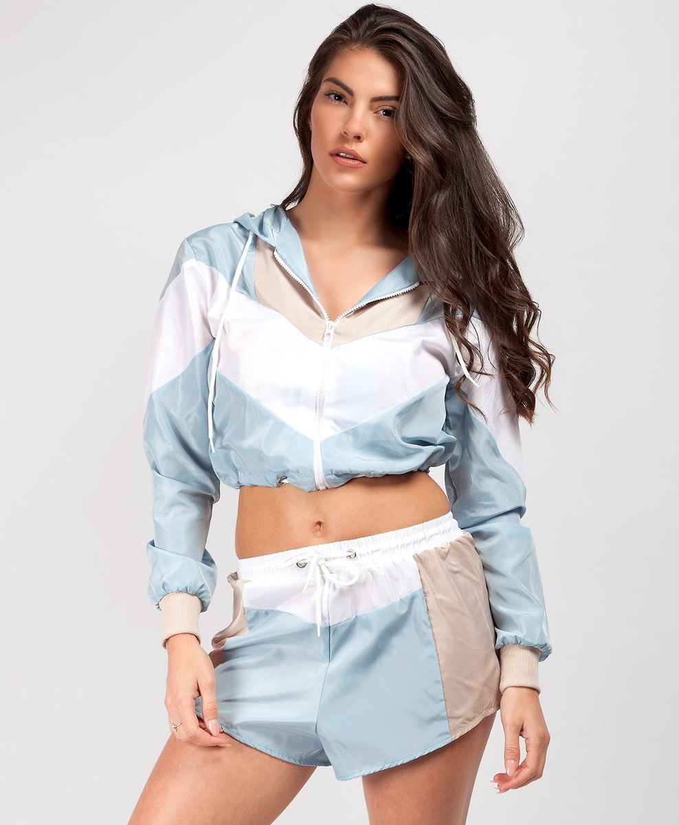 Sportswear ladies 2-piece Crop Top set Ladies Tracksuit.
#hoodies #joggingsuit #gymsuit #hoodie #fitnesstracksuit #runningsuits #joggingtracksuit #sportswear #unisextracksuits #sportswears #tracksuit #shorts #gymwear #tracksuitseason #ladiesclothing #readytowear #casualtracksuit