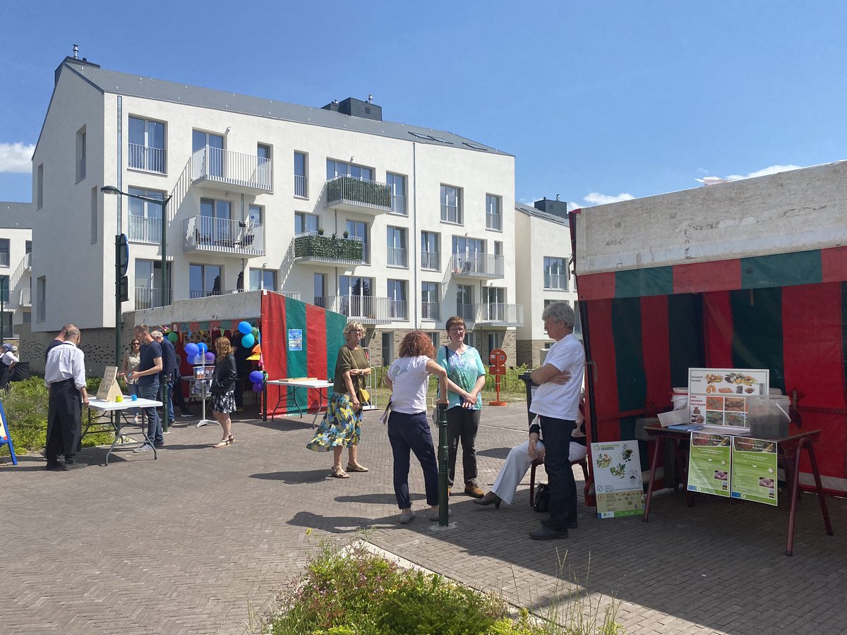 LbwBrussels's tweet photo. Plusieurs associations sont sur place ! 

Verschillende verenigingen zijn ter plaatse ! https://t.co/nFchXvDWJ9