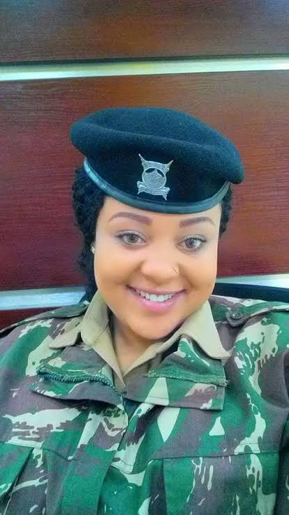 antonio_waz's tweet photo. #KenyaVsUganda
Kenyan police woman  vs Uganda omupolisi https://t.co/VPC7WXdRUm