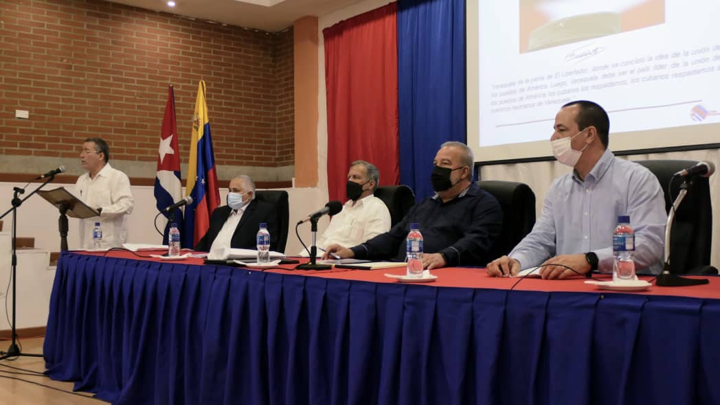 Visita Primer Ministro Cubano en Venezuela como parte de su visita de trabajo a la hermana naciòn, intercambio con colasboradores cubanos que prestan sus servicios a la Patria de Bolìvar y Chàvez #CubaPorLaVida #HeroesDeLaSalud <a href="/cubacooperaMIR/">Misión Médica Cubana en Miranda Venezuela</a> <a href="/cubacooperaven/">Brigada Médica Cubana en Venezuela</a> <a href="/Cubanito20027/">Rafael Pérez 2002</a>