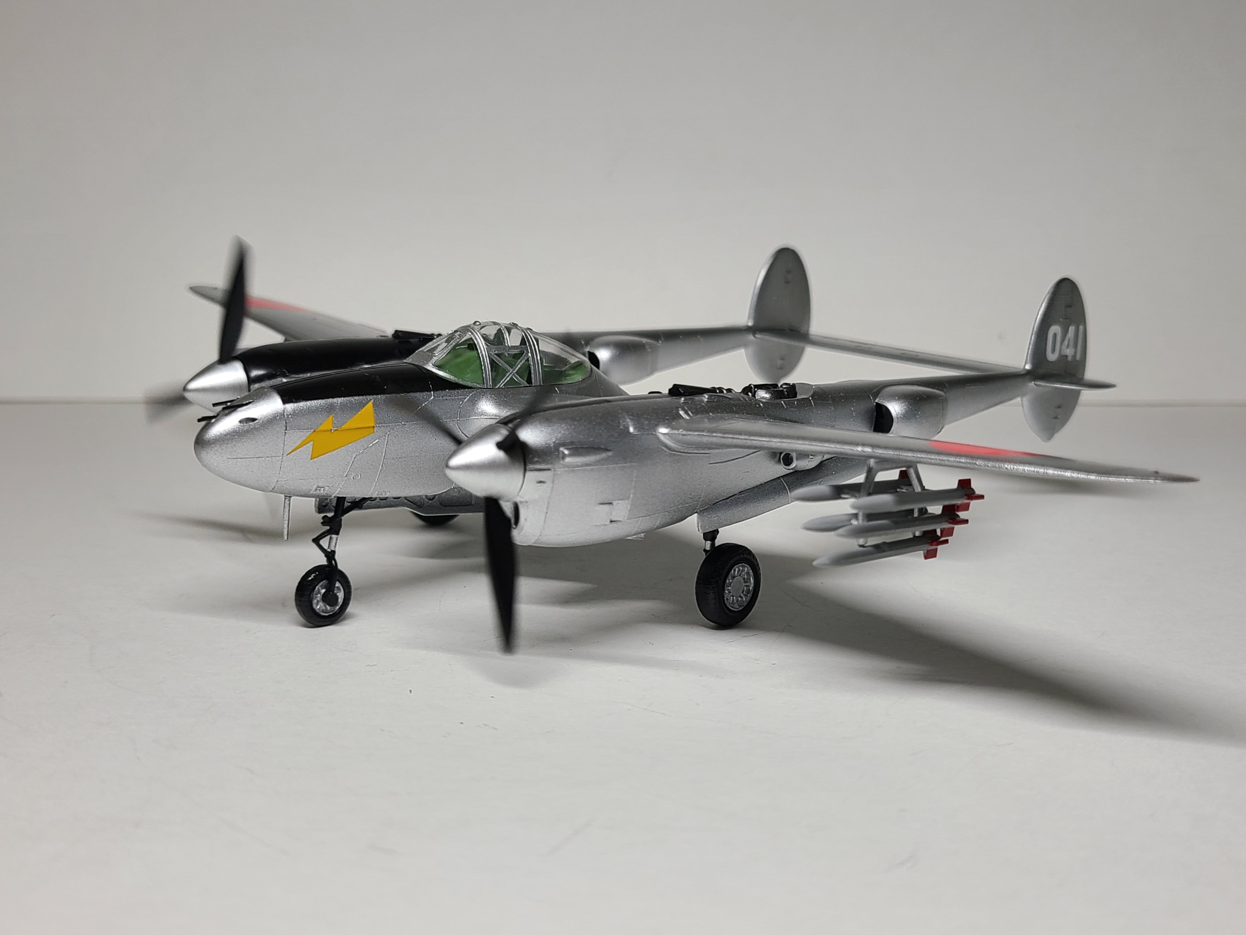 Amazon.co.jp: E-88 Revell 超大型1/32スケール ロッキードP38-J