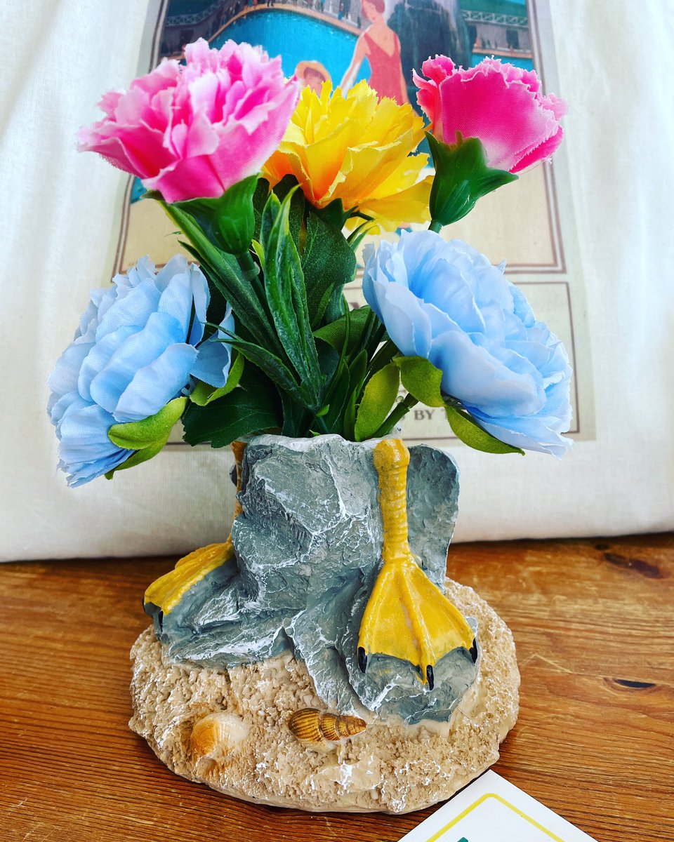 What do you do when a seagull breaks??

sand and smooth the rough broken edges and put faux flowers in of course 🤣

#upcycle #repurpose #brokenseagull #beautifulagain 

#MHHSBD #QueenOf #MJNWVIP