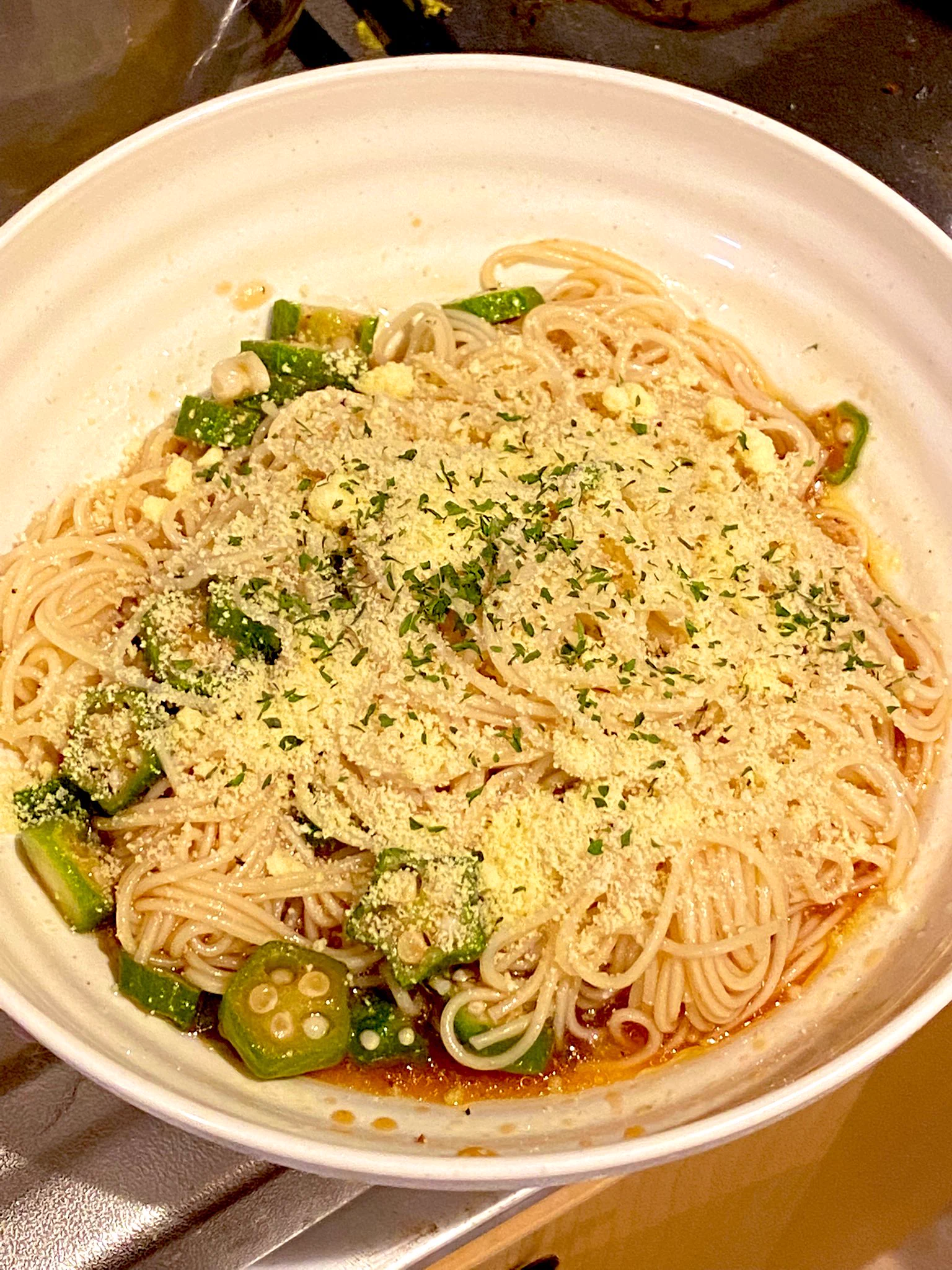 今日はこれ！茹でてる間にスープ作ってホントに5分ぐらいでできる！冷静だから凍ったらオクラをそのまま投入＼(^o^)／  