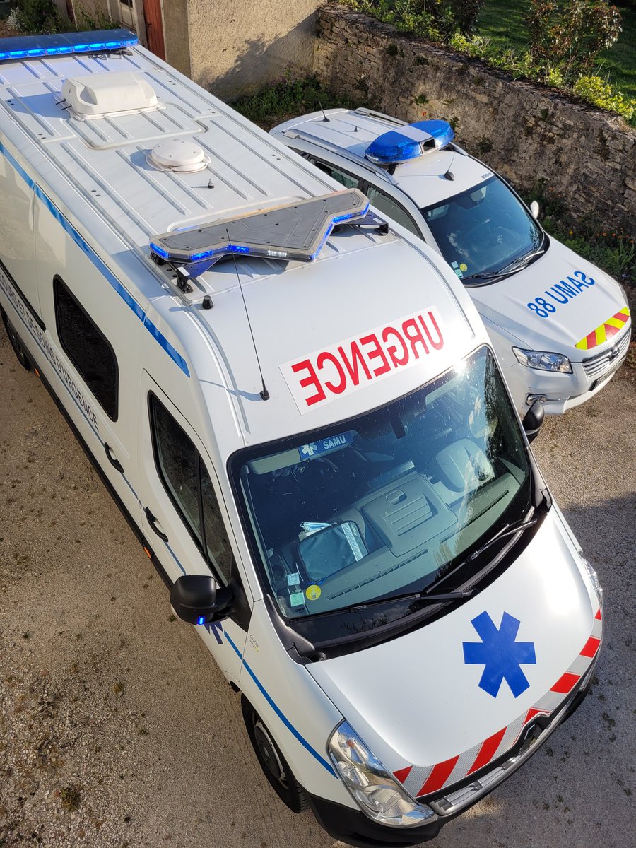 ambulancessmet's tweet photo. #Intervention pour l'équipe de l'Ambulance de Secours et de Soins d'Urgence N°1 et l'équipe du SMUR de NEUFCHÂTEAU.
#AMBULANCESSMET #SAMU #SMUR #SAMU52 #SMUR88 #SMURNEUFCHÂTEAU https://t.co/NVk5INRb6D