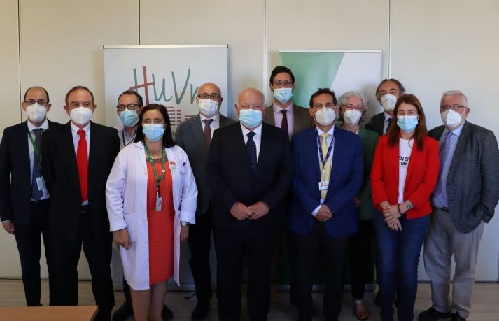 Nueva vía de tratamiento para pacientes con problemas vasculares venosos gracias a la Donación de Tejidos
Primer caso realizado por <a href="/AyCVascularHUVN/">Servicio de Cirugía Vascular HUVN</a> 
👇
elindependientedegranada.es/ciudadania/hos…

<a href="/saludand/">Consejería de Salud y Consumo</a> <a href="/ONT_esp/">Organización Nacional de Trasplantes</a> <a href="/donantescordoba/">CENTRO DE TRANSFUSIÓN, TEJIDOS Y CÉLULAS. CORDOBA</a> <a href="/FProgresoysalud/">Fundación Progreso y Salud</a> <a href="/dr_andresgarcia/">Andrés García León</a> <a href="/hospital_hvn/">HUVN</a> <a href="/donantessevilla/">CTS Sevilla</a>