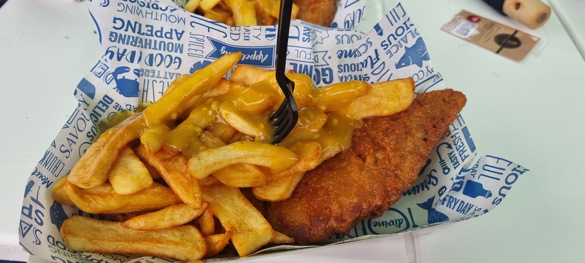 BeckyMSV's tweet photo. So lovely to get out and about speaking to tenants and our Senior Leaders 💚 Planting, freebies and  Nibbles and natter at Gerry Wheale Square, with free fish and chips! @MSVHousing #socialhousing #community #care https://t.co/47Il4aWA0q