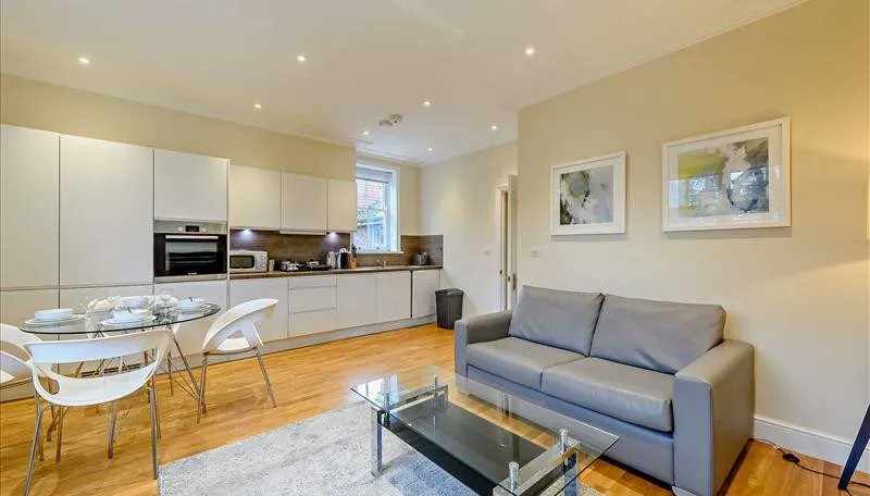 PropertyExperts's tweet photo. Hamlet Gardens, situated opposite Ravenscourt Park is a highly sought after location in W6, within walking distance of Ravenscourt Park tube and within Westcroft Square conservation area. Hamlet Gardens comprises beautiful and sympathetically restored red brick Victorian mansion. https://t.co/vI1lPd0rwu