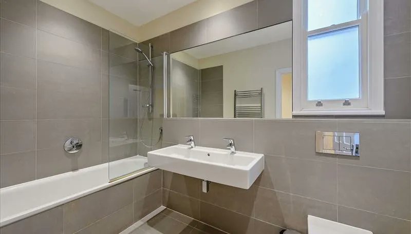 PropertyExperts's tweet photo. Hamlet Gardens, situated opposite Ravenscourt Park is a highly sought after location in W6, within walking distance of Ravenscourt Park tube and within Westcroft Square conservation area. Hamlet Gardens comprises beautiful and sympathetically restored red brick Victorian mansion. https://t.co/vI1lPd0rwu