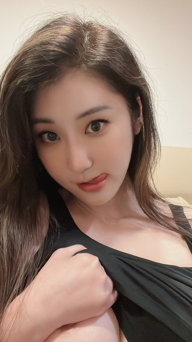LinVivi01's tweet photo. 目前還沒確診的人
都是顏值高的人
例如我 😍

https://t.co/H9L62mE3WP
系列性感圖在此 https://t.co/sSybgiedmU