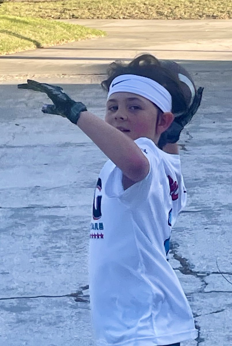 Probel23's tweet image. Finn’s in full @kennypickett10 mode and ready for his opener tonight. #2gloves