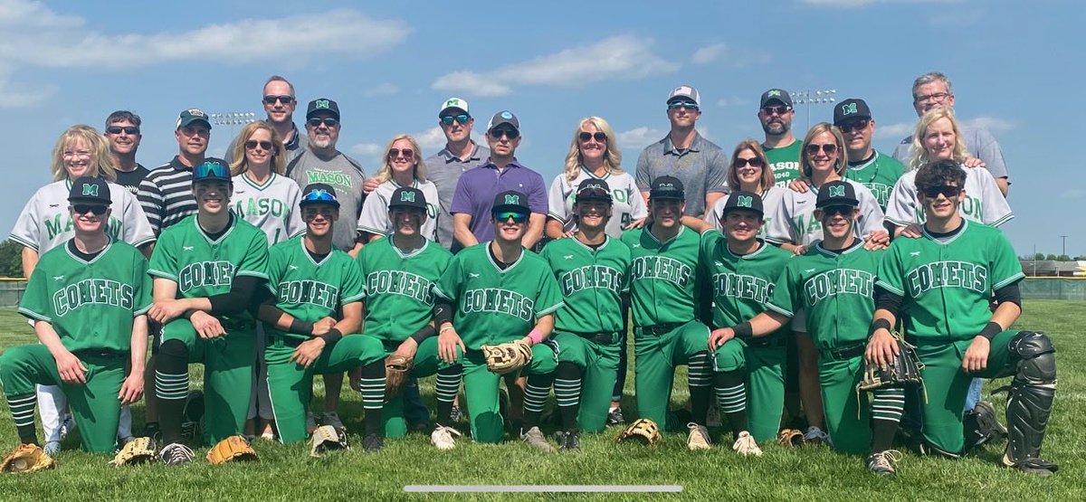 MasonHSBaseball's tweet photo. The class of 2022 and their parents. We couldn’t be more proud and appreciative of these seniors and parents for their relentless support and commitment to our program! Much love to you all. And let’s finish strong! #uncommon #45040 #classof2022 https://t.co/lutjccogcx