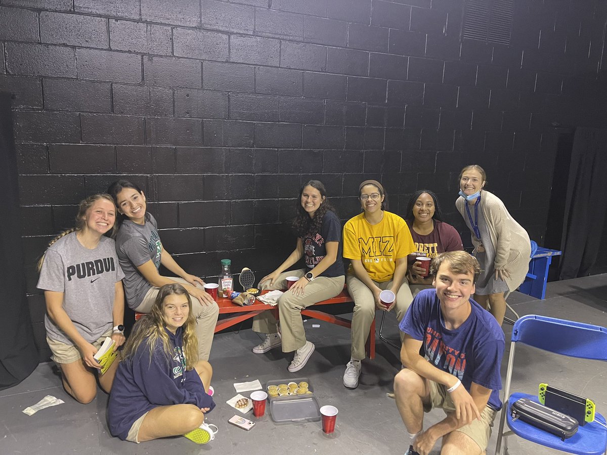 The first #CountdownToGraduation post! Seniors are savoring these last few days with a class breakfast. 🍳🧇