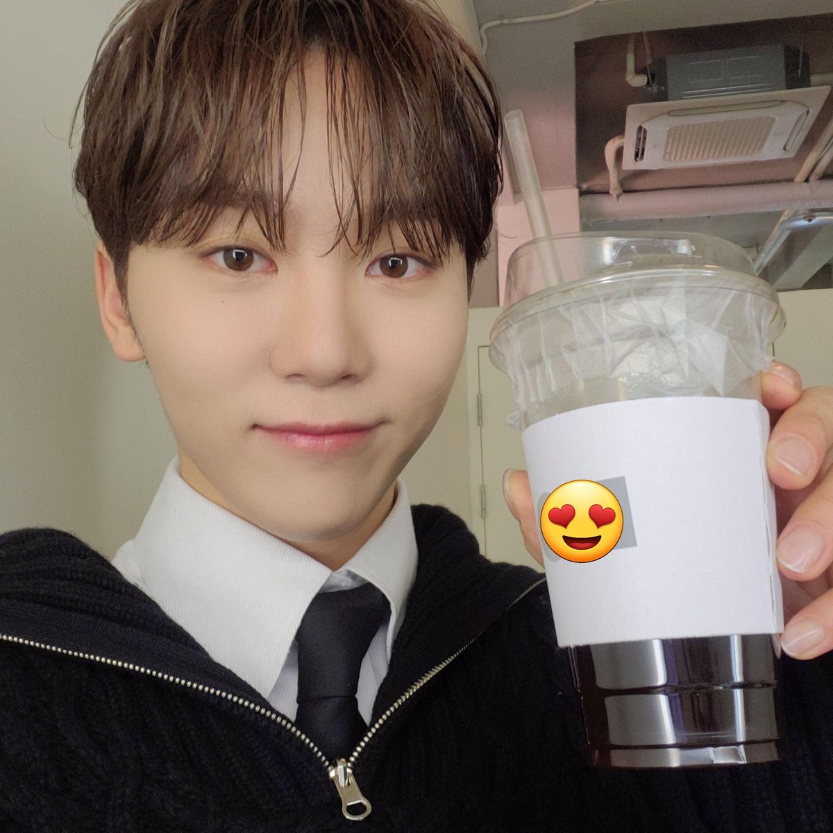 wonubliss's tweet image. Hoshi and Seungkwan 🖤🤍 #세븐틴