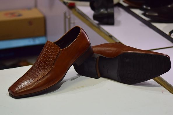 UApparell's tweet photo. Quality official  wear with genuine rubber sole which are pure leather.
Available at a crazy  offer of  1999/=
Call/App 0707390310 for orders/delivery #Kenya Vs Uganda#Kalonzo https://t.co/CoL1scn6FP
