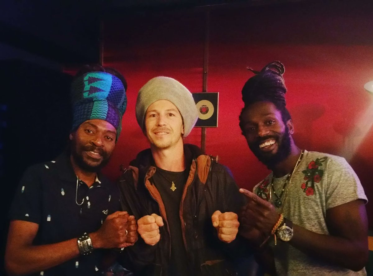 PGIDDIMANI's tweet photo. Giddimani Records
We make the hits you make the biscuits!
#coughorlaugh #asap #sadfaces #ticotime
#newsingles #outsoon #may #promo #repost https://t.co/tjwJcrqDG8