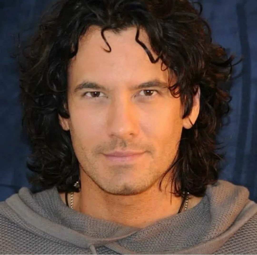 carmennalejos's tweet photo. @mariocimarro
*La vida no me advirtió...
Que hay vicios que tienen
bonita sonrisa ,ojos color cafe
y pelo rizado..
¡¡Feliz Miércoles!!😉
Que pases un dia fantástico 😊
Te Quiero infinito y mucho ➕💞💗
#Abrazotes 🤗 🤗 Guapísimo
#mariocimarro ⚘ https://t.co/eHEysB2TSq